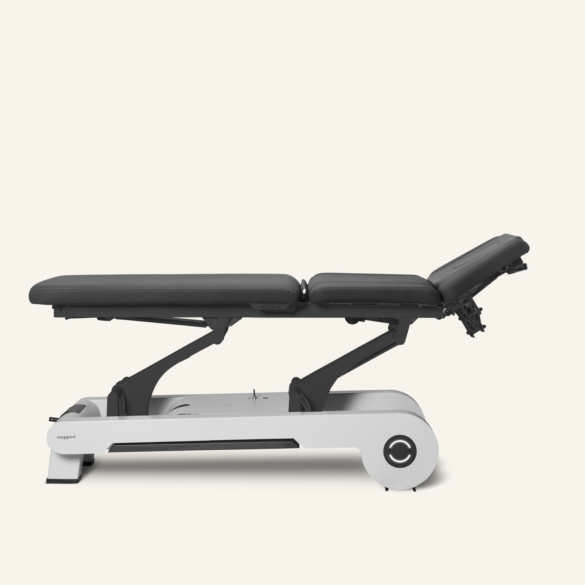 Naggura N'RUN 7 EVO Black Pack, Behandlungsliege 7-tlg., elektrische Höhenverstellung über Rundumschaltung sowie 3-tlg. Kopfteil, anstellbarem Fussteil, Heizung & elektrische Dachdrainage, Rädergestell!