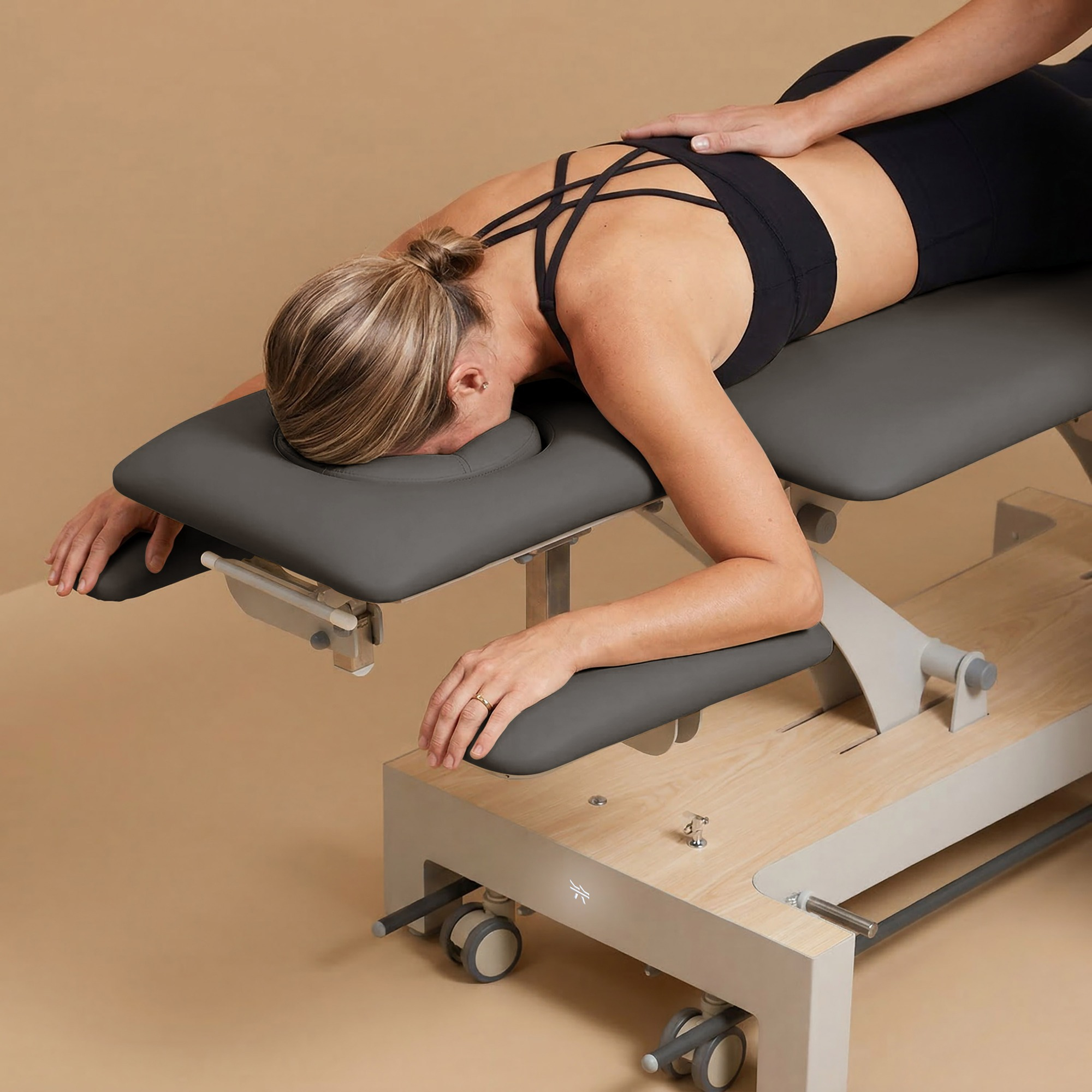 Naggura Nuuna 4 Physio Pro - elektrische 4-Teile-Liege, Rädergestell, Rundumbügel, 2 Polsterfarben wählbar