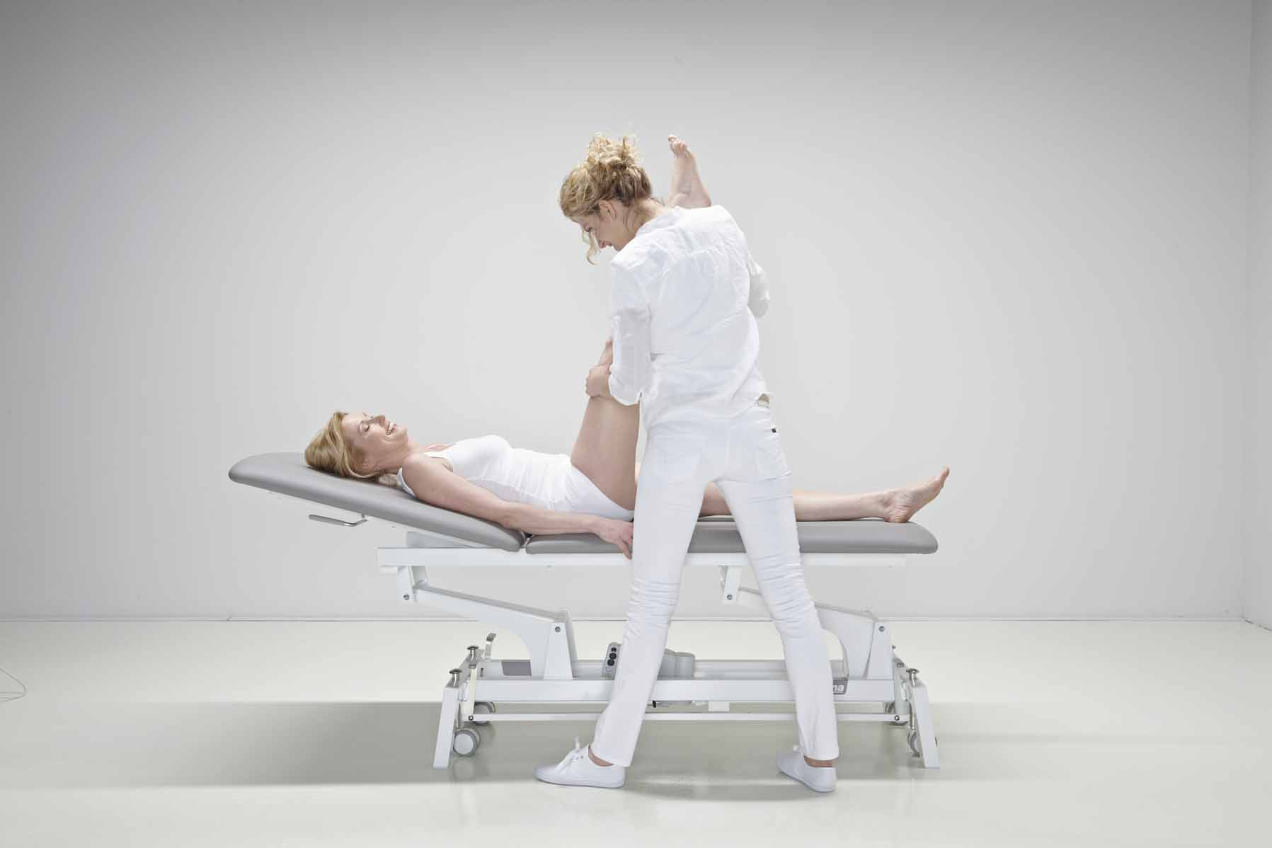 Behandlungsliege Gymna G2 Duo, elektrische Höhenverstellung - Artikel wurde ab dem 01. April durch Gymna.GO ersetzt! - Papierrollenhalter 50 cm