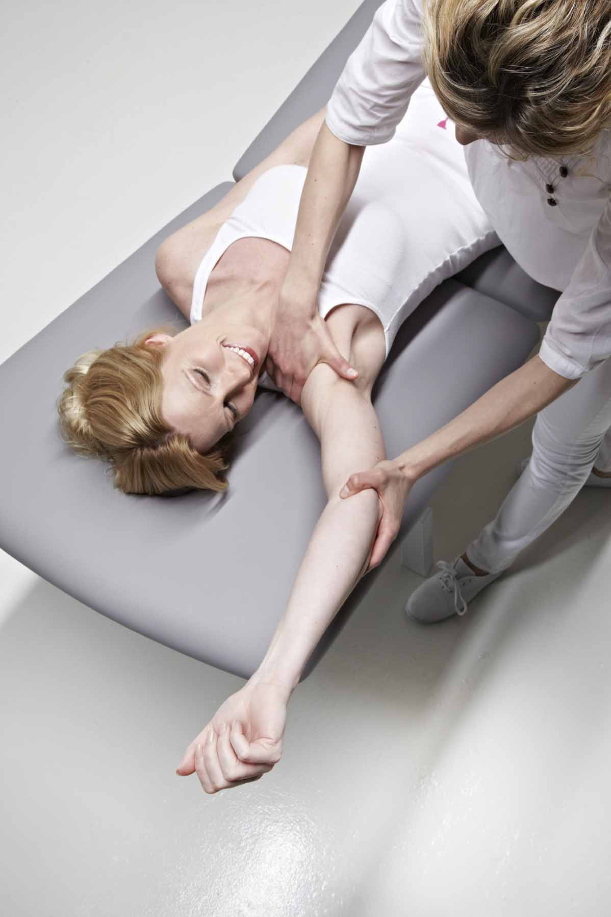 Behandlungsliege Gymna G2 Duo, elektrische Höhenverstellung - Artikel wurde ab dem 01. April durch Gymna.GO ersetzt! - Papierrollenhalter 50 cm